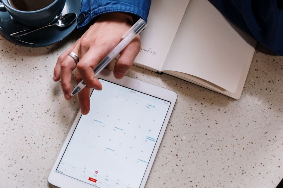 Developer embedding a scheduling widget into a web application